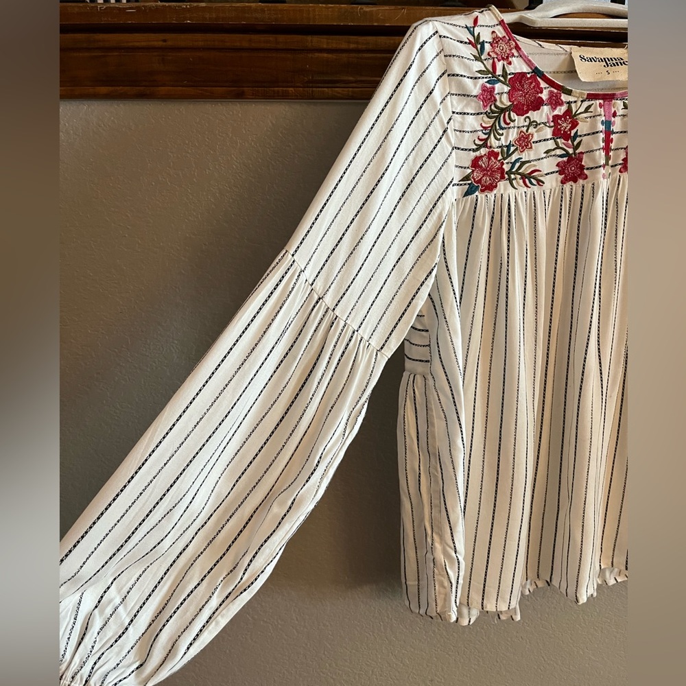 Embroidered top - Picture 2 of 4